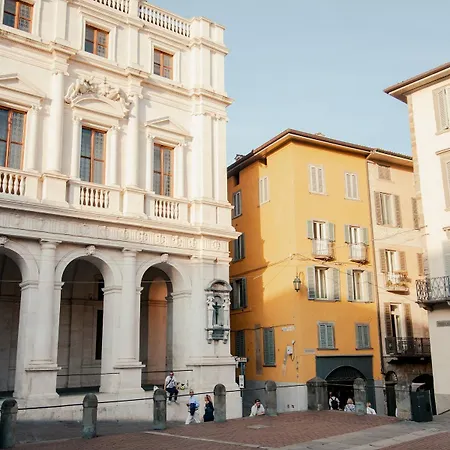 Apartamento Bilocale Con Terrazzo E Garage In Centro *